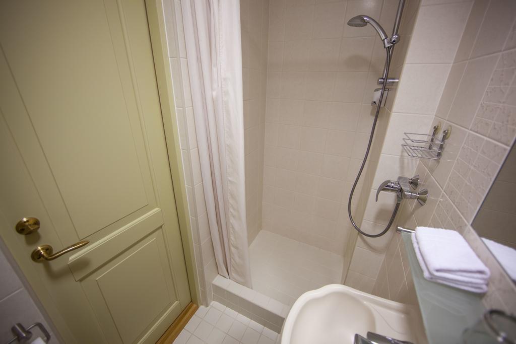 Aasa Kuelalistemaja Hotell Viljandi  Rum bild