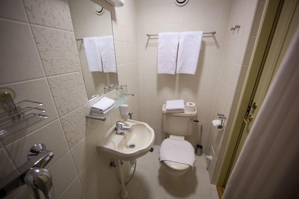 Aasa Kuelalistemaja Hotell Viljandi  Rum bild